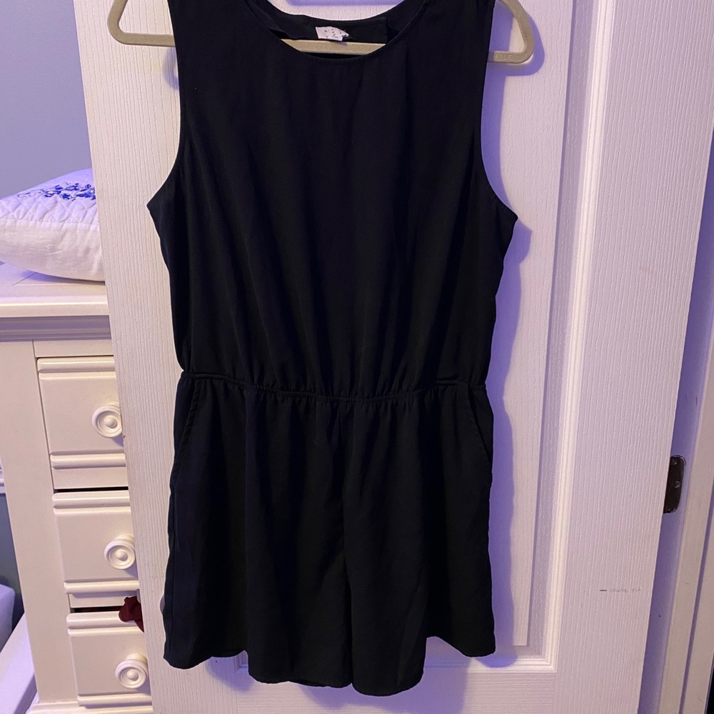 Black romper with pockets